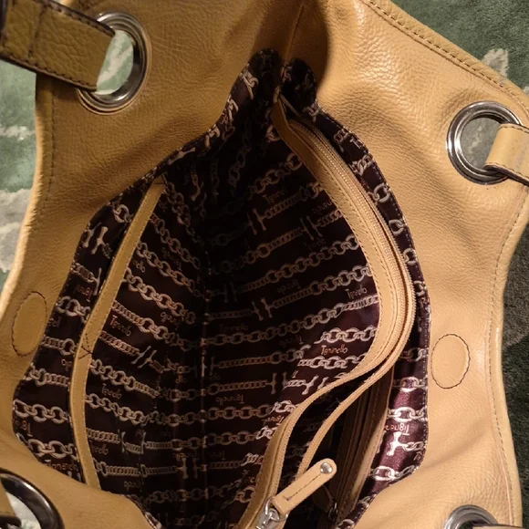 Elegant Tan Leather Tote Bag - Picture 4 of 4